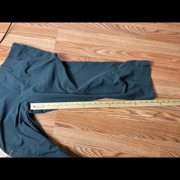 North Face. Capris - Picture 5 of 10